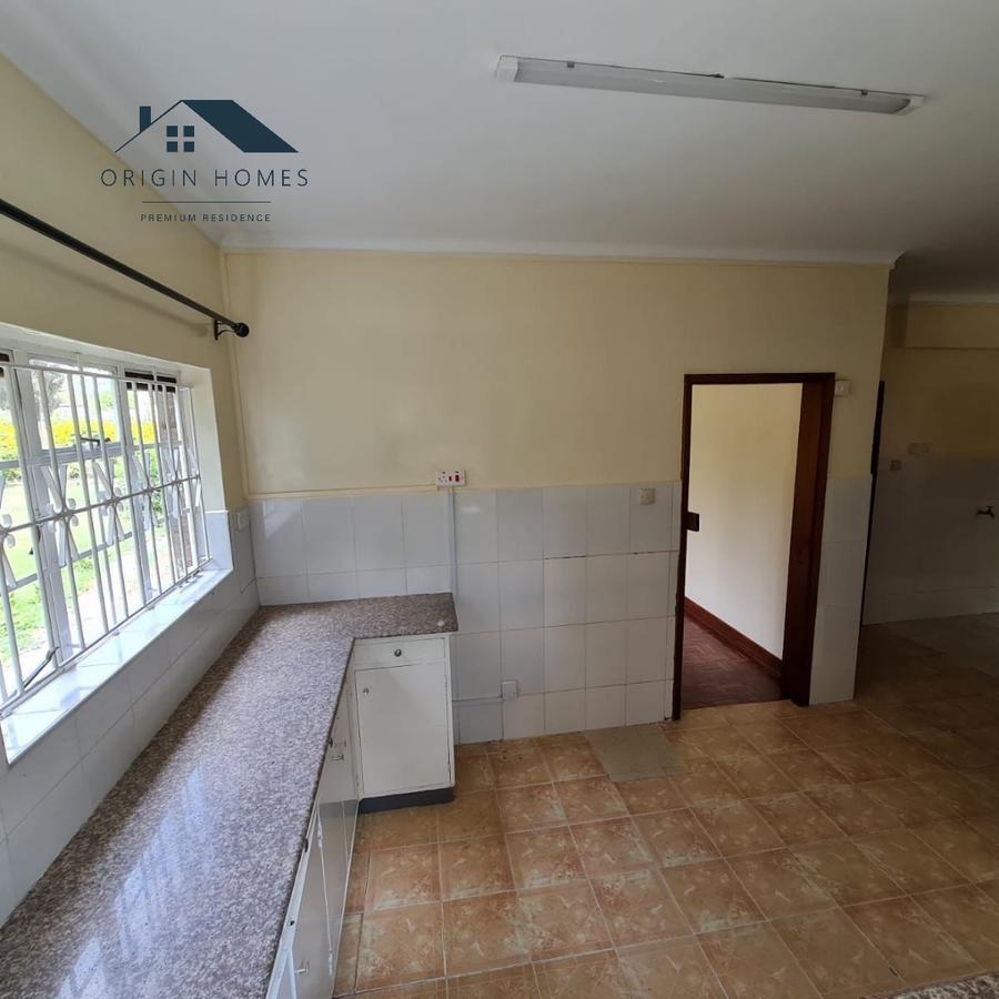 4 Bed House with En Suite at Lavington - 14