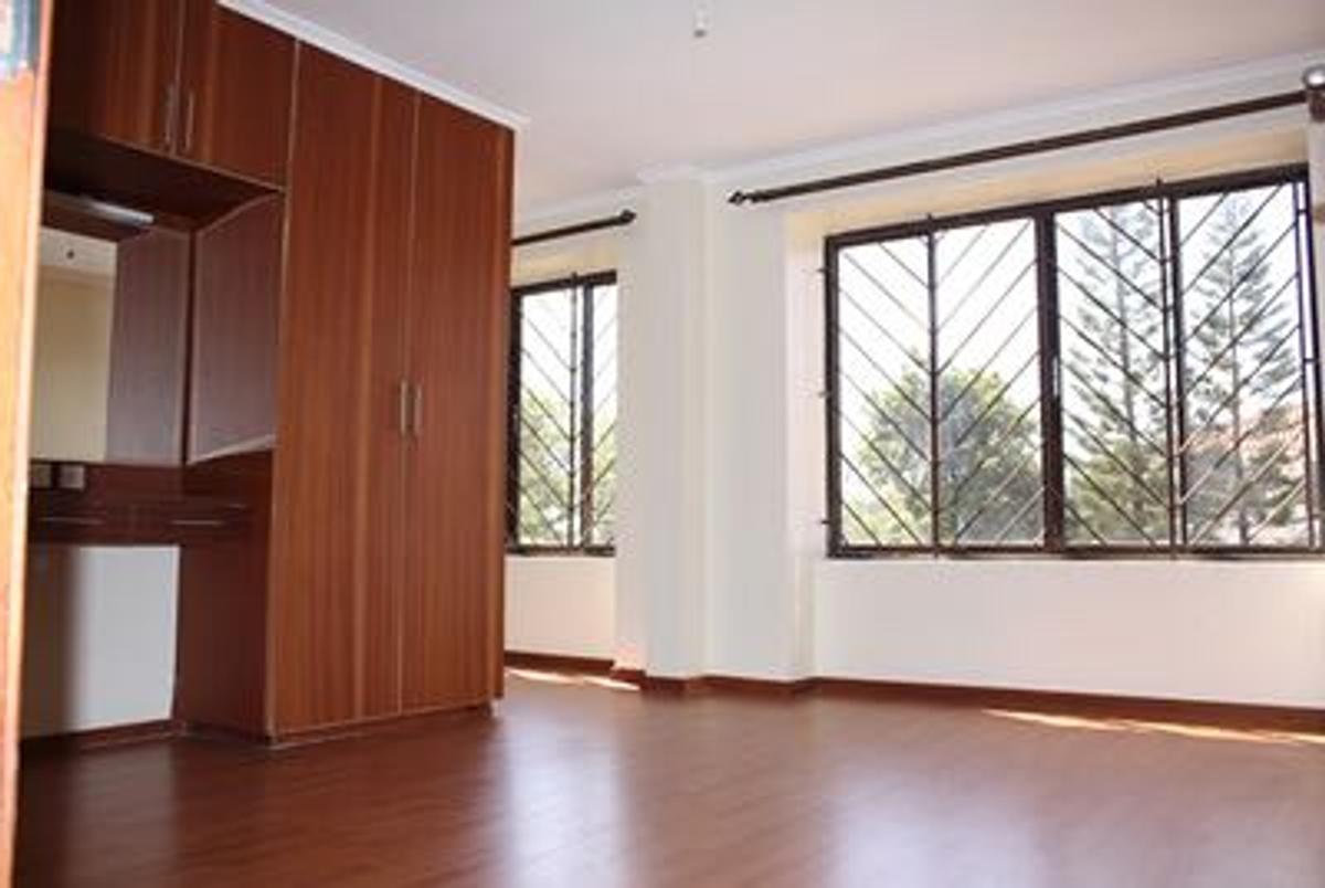 3 Bed Apartment with En Suite in Lavington - 1