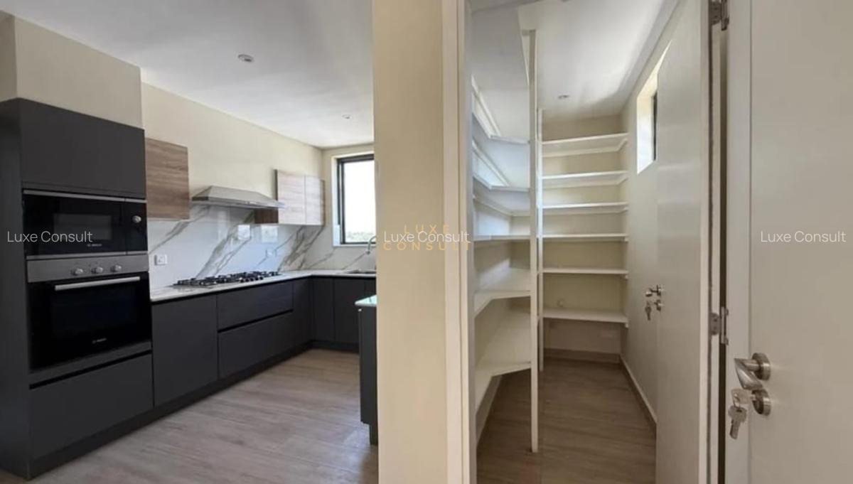 4 Bed Apartment with En Suite in Riverside - 7