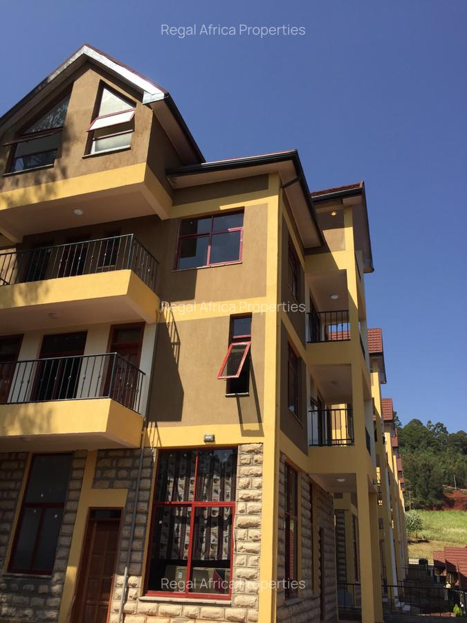 7 Bed House with En Suite in Redhill - 1