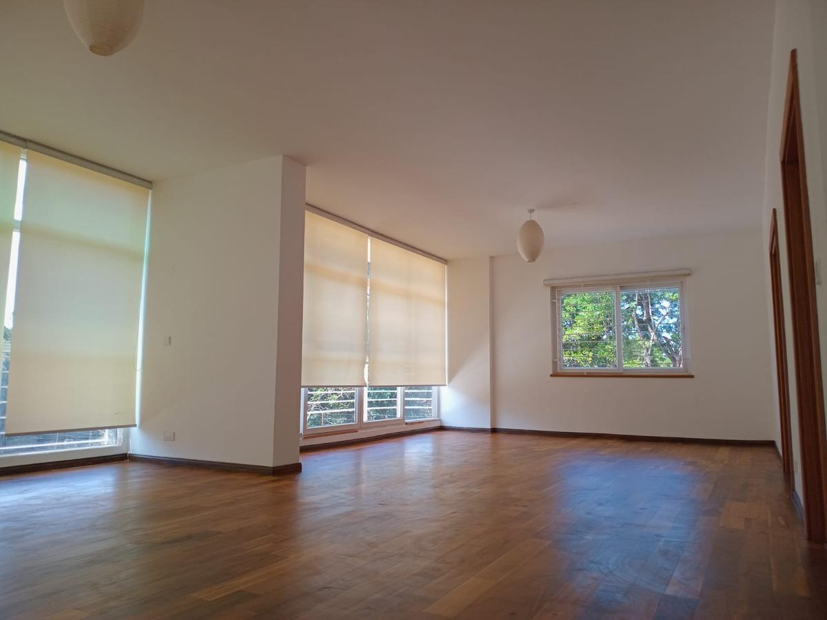5 Bed Villa with En Suite at Convent Road - 13