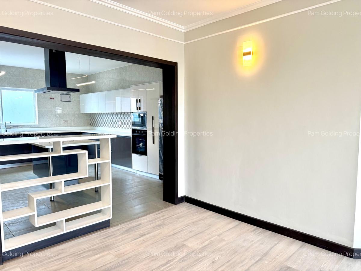 3 Bed Apartment with En Suite in Riverside - 9