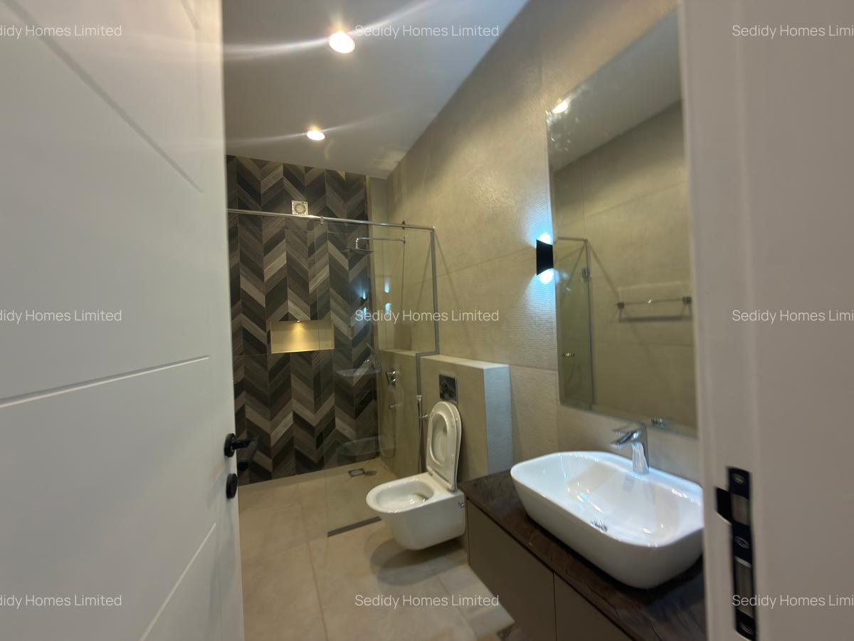 5 Bed Villa with En Suite in Lavington - 4