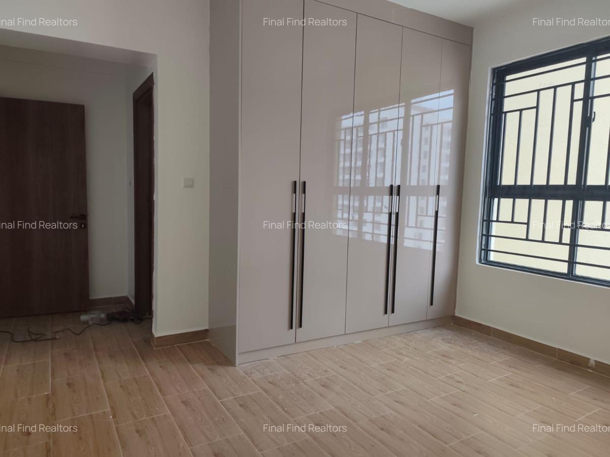 4 Bed Apartment with En Suite in Parklands - 11
