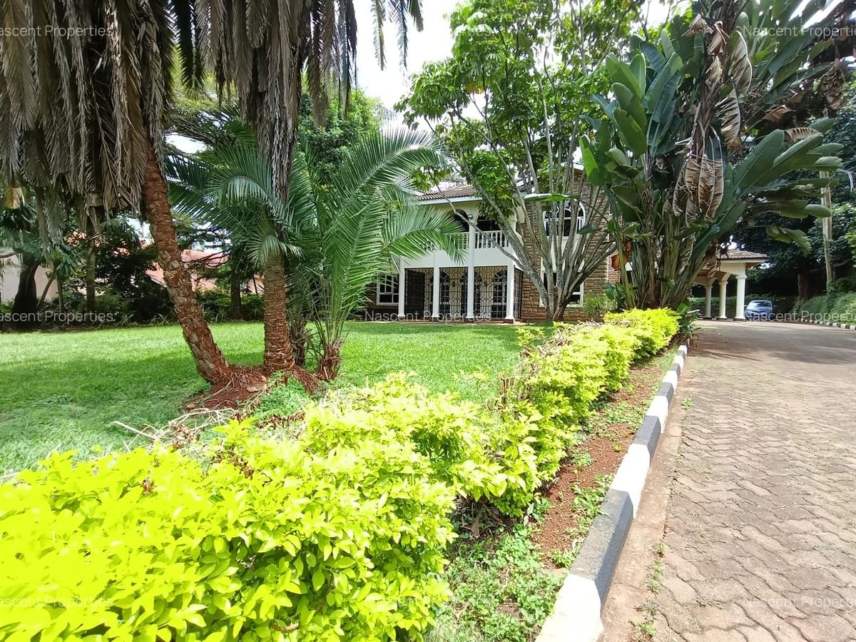 4 Bed House with En Suite at Hill View - 4