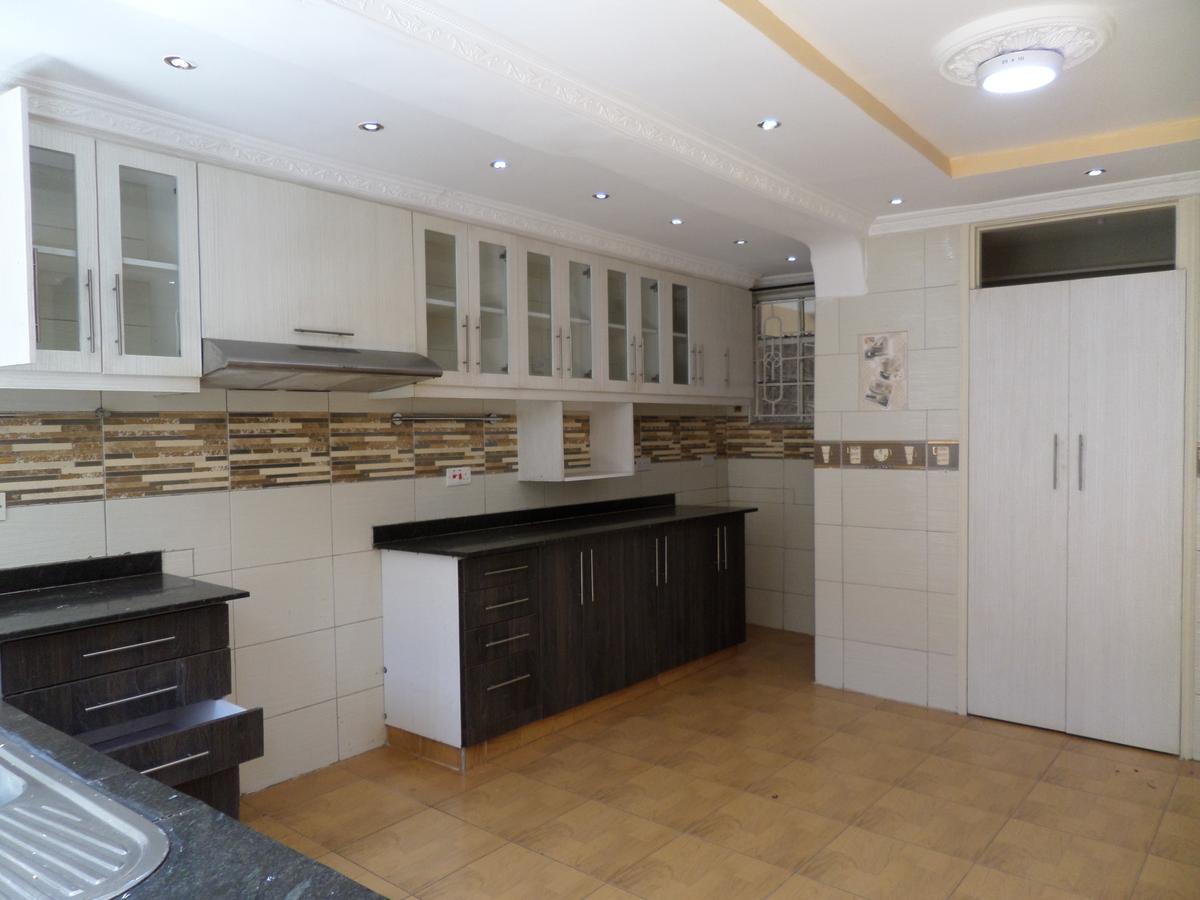 5 Bed Townhouse with En Suite at Mwingi Road - 6