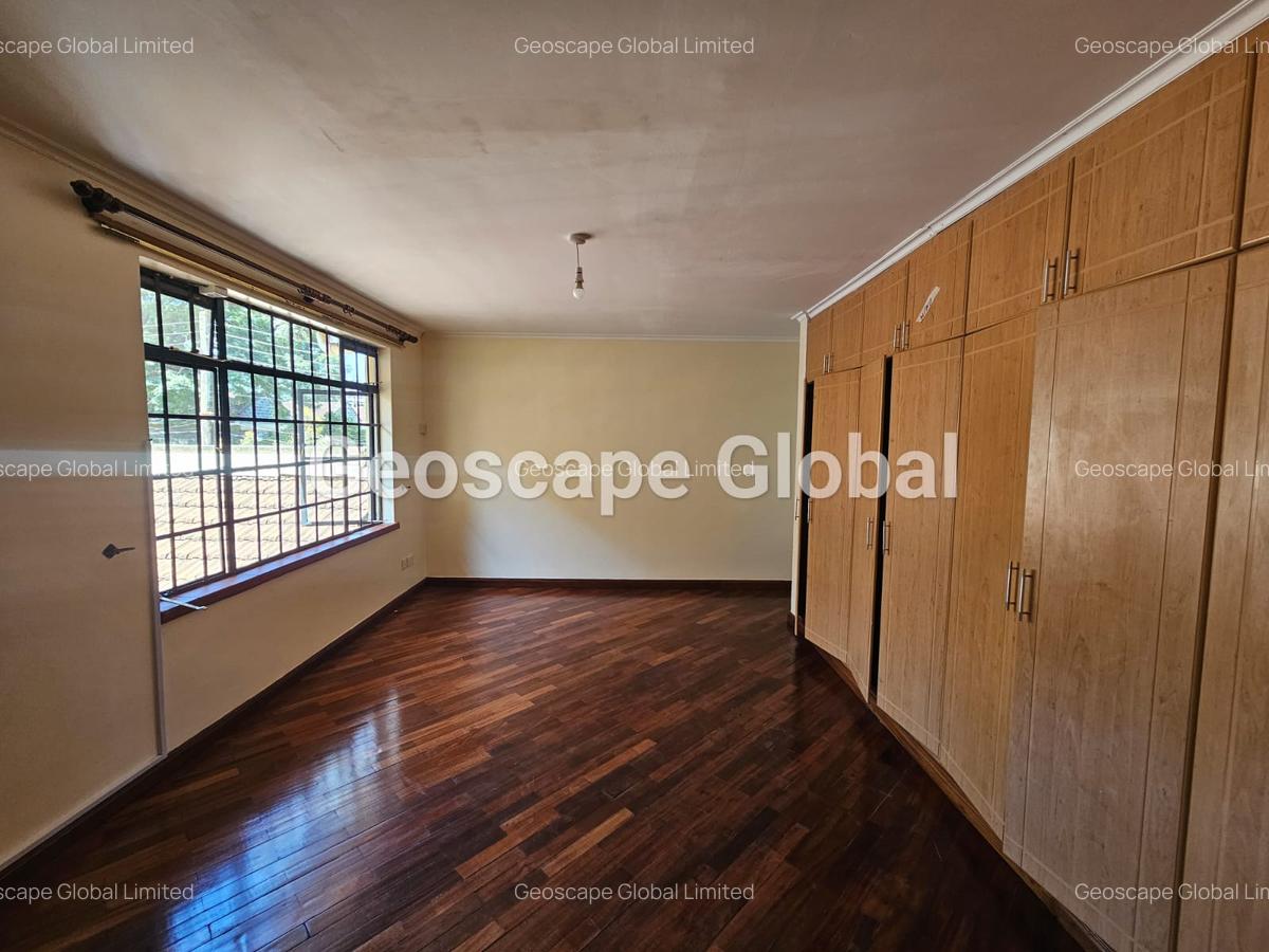 5 Bed Townhouse with En Suite in Lavington - 4