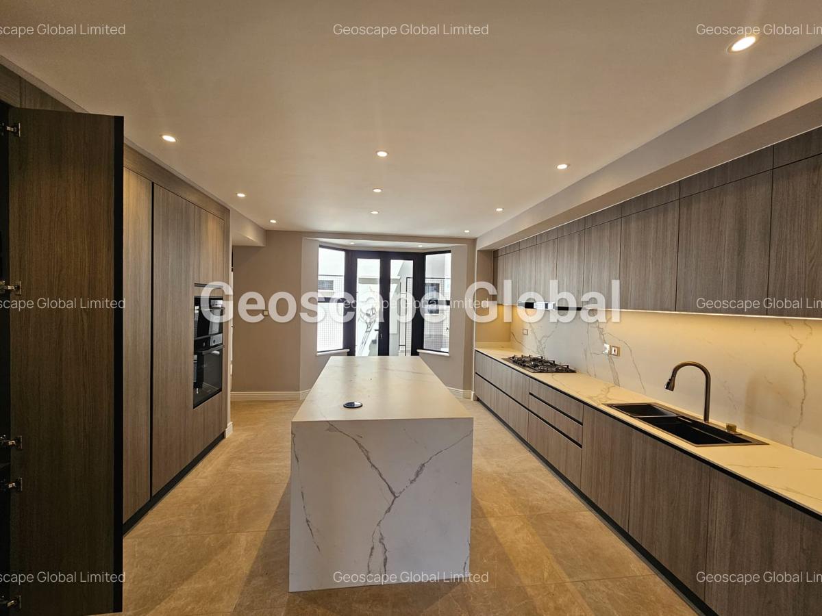 5 Bed Townhouse with En Suite in Runda - 3