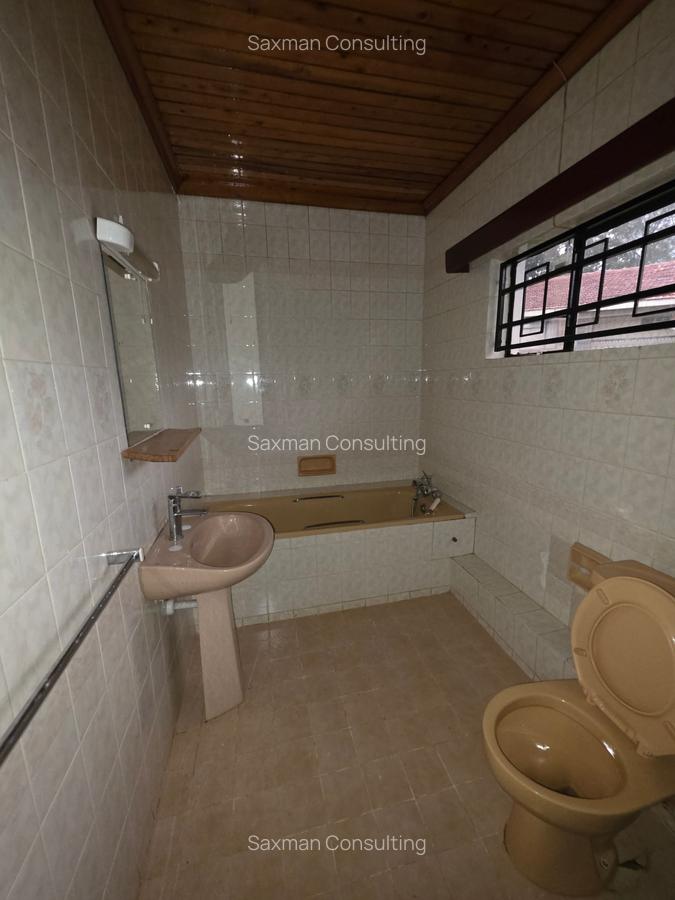 4 Bed House with En Suite in Nyari - 12