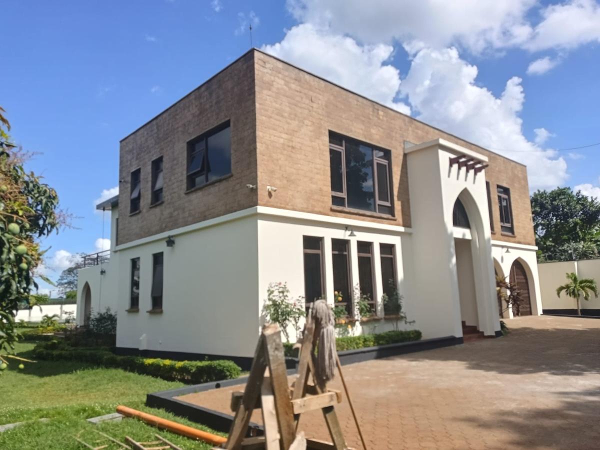 5 Bed House with En Suite at Runda - 4