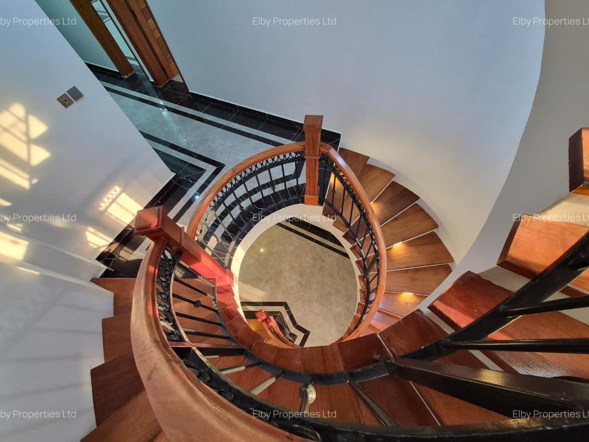 5 Bed House with En Suite in Runda - 10