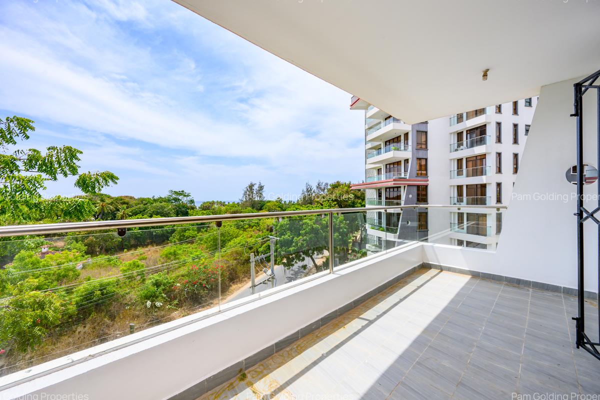 3 Bed Apartment with En Suite at Bungalows Road - 9