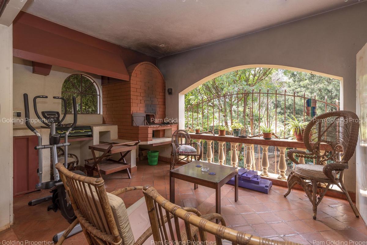 5 Bed House with Swimming Pool in Runda - 6