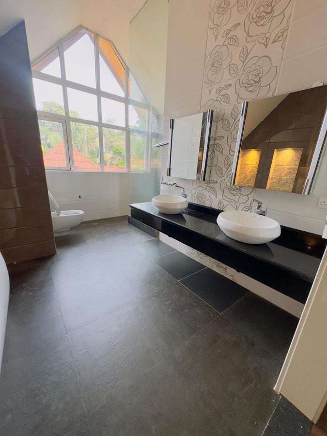 5 Bed House with En Suite at Mimosa Drive - 13