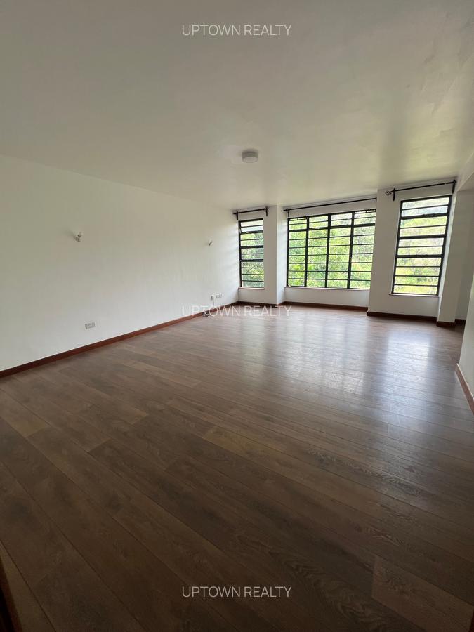 4 Bed House with En Suite at Lavington - 6