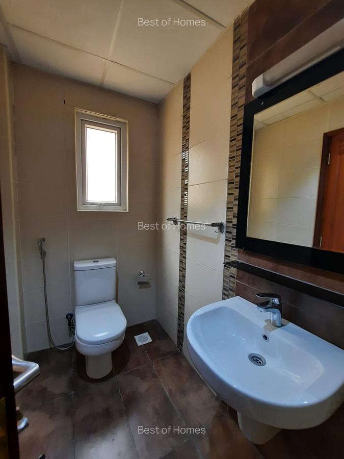 5 Bed Townhouse with En Suite in Lavington - 18