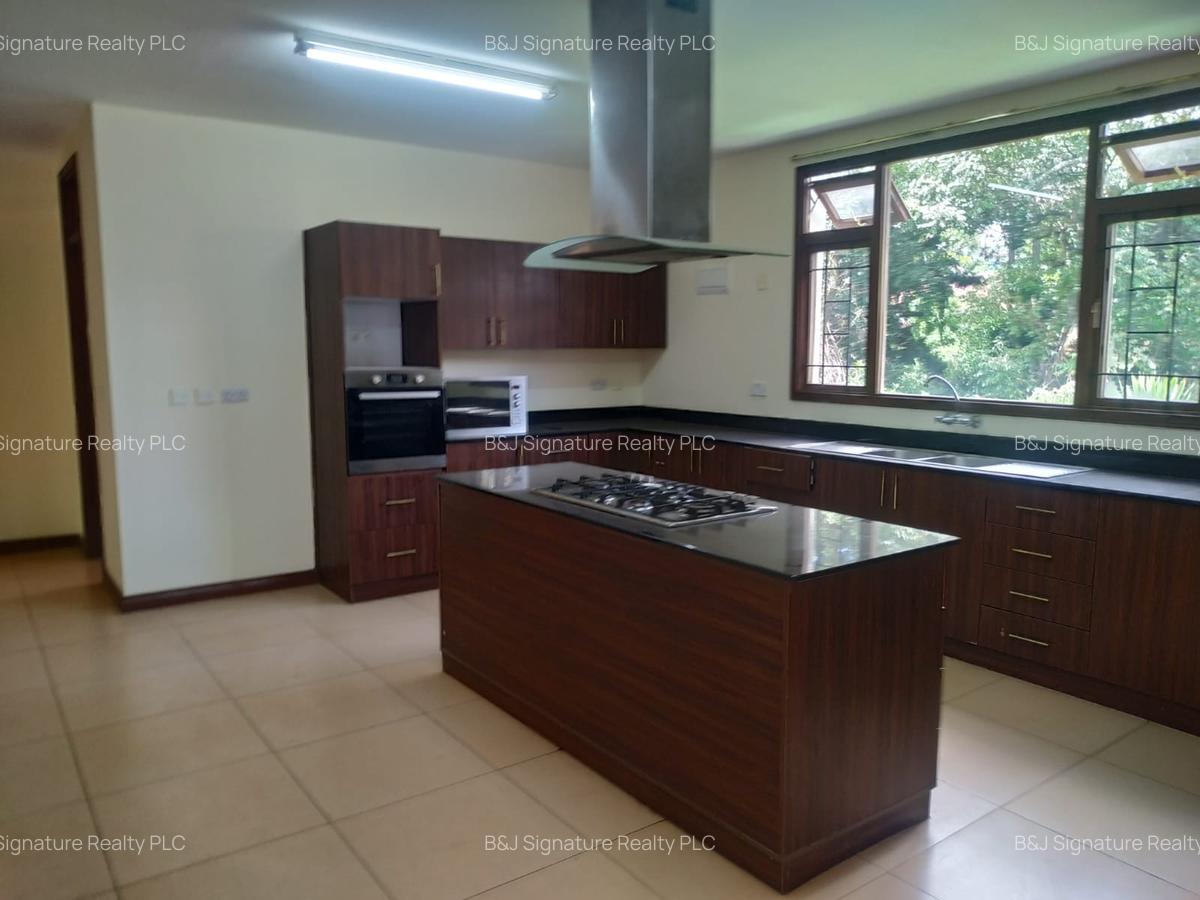 3 Bed Apartment with En Suite in Riverside - 19