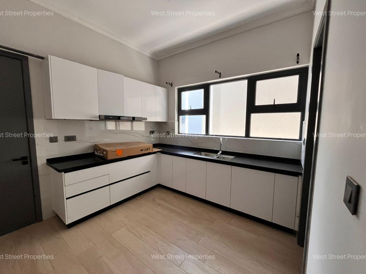 5 Bed Villa with En Suite at Lavington - 17