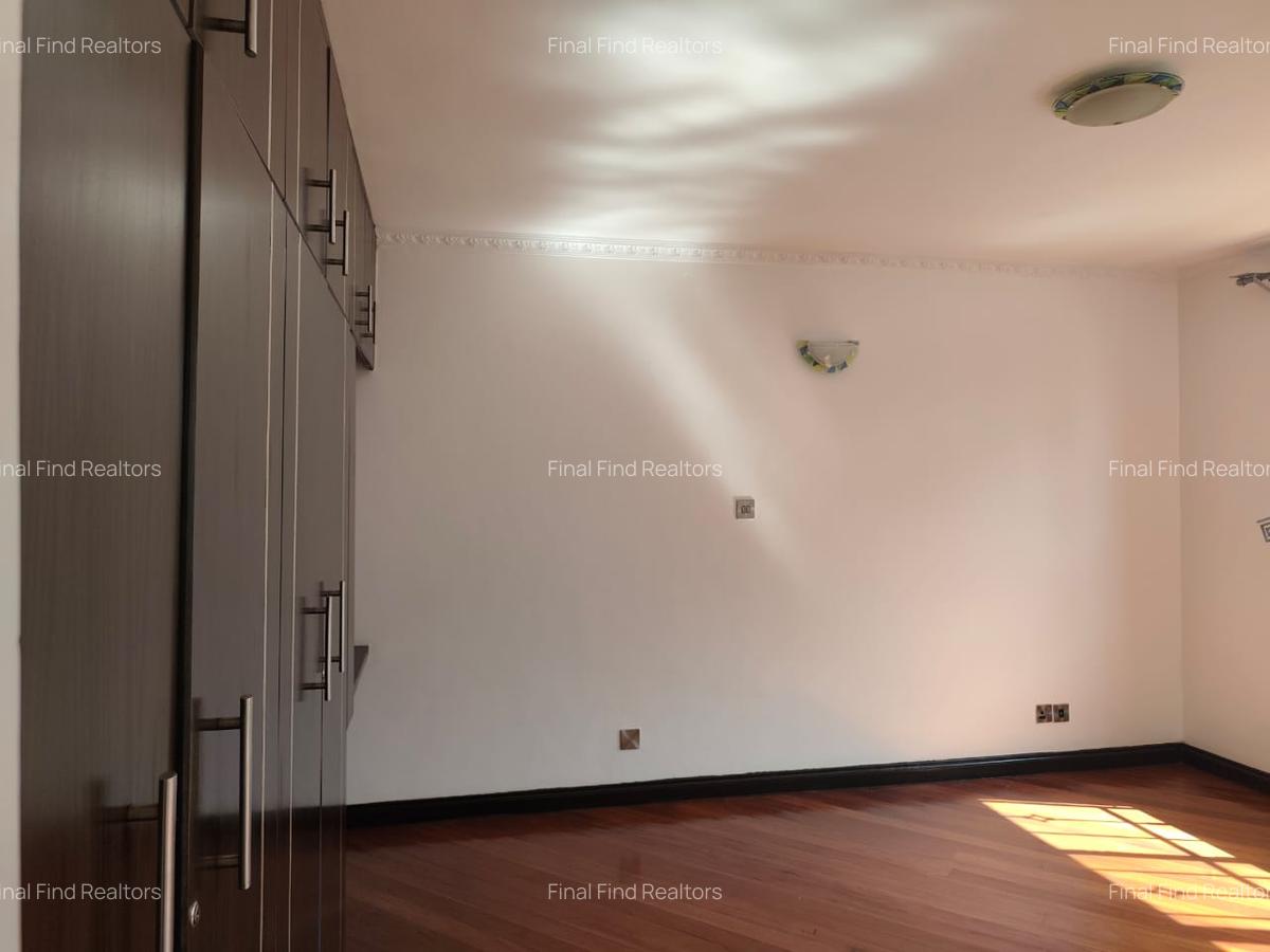 6 Bed House with En Suite in Runda - 5