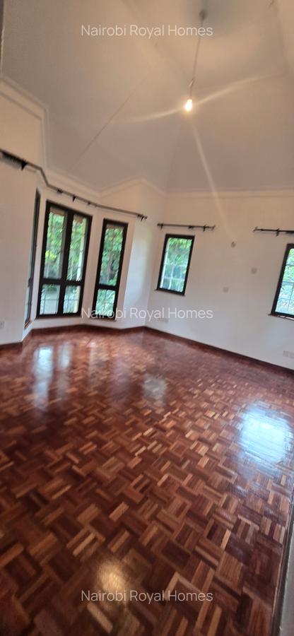 5 Bed House with En Suite at Rosslyn Park - 11