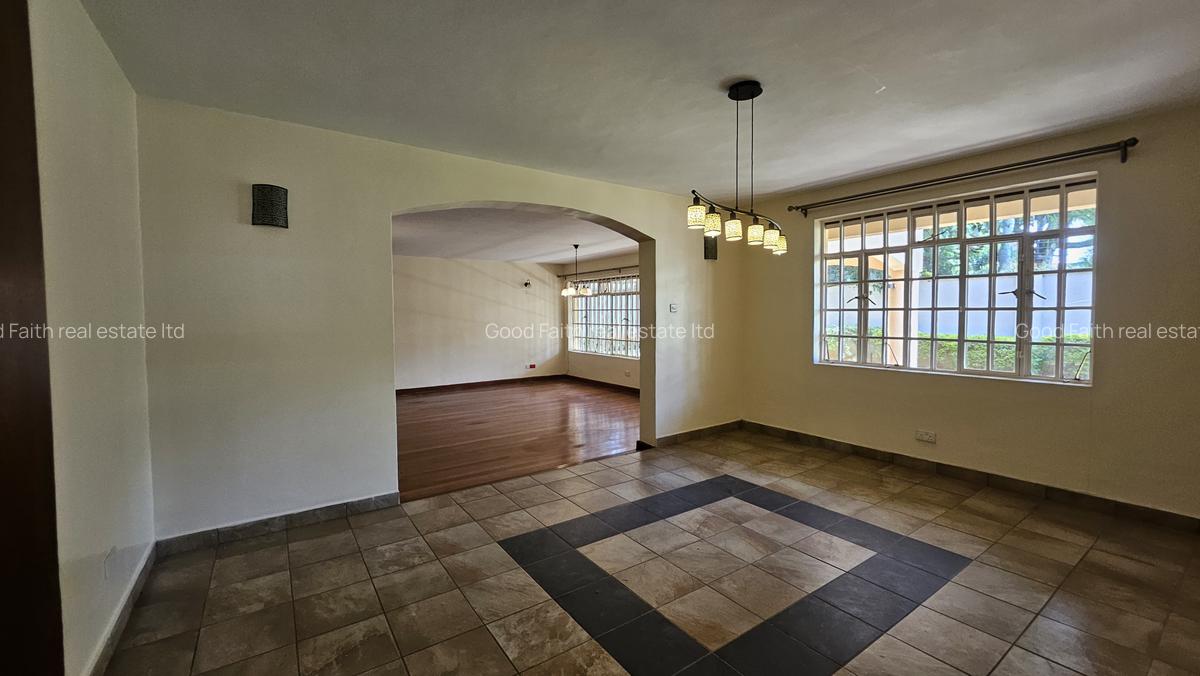 4 Bed House with En Suite in Rosslyn - 8