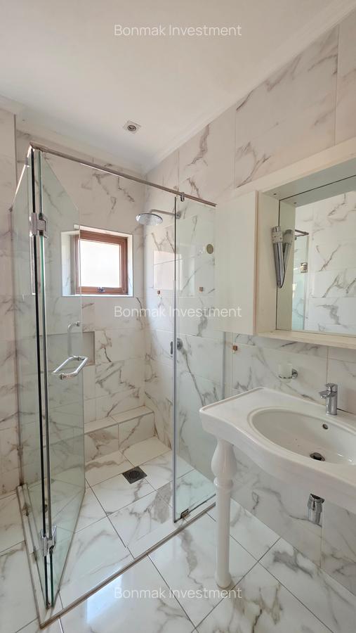 5 Bed Townhouse with En Suite at Lavington Green. - 19