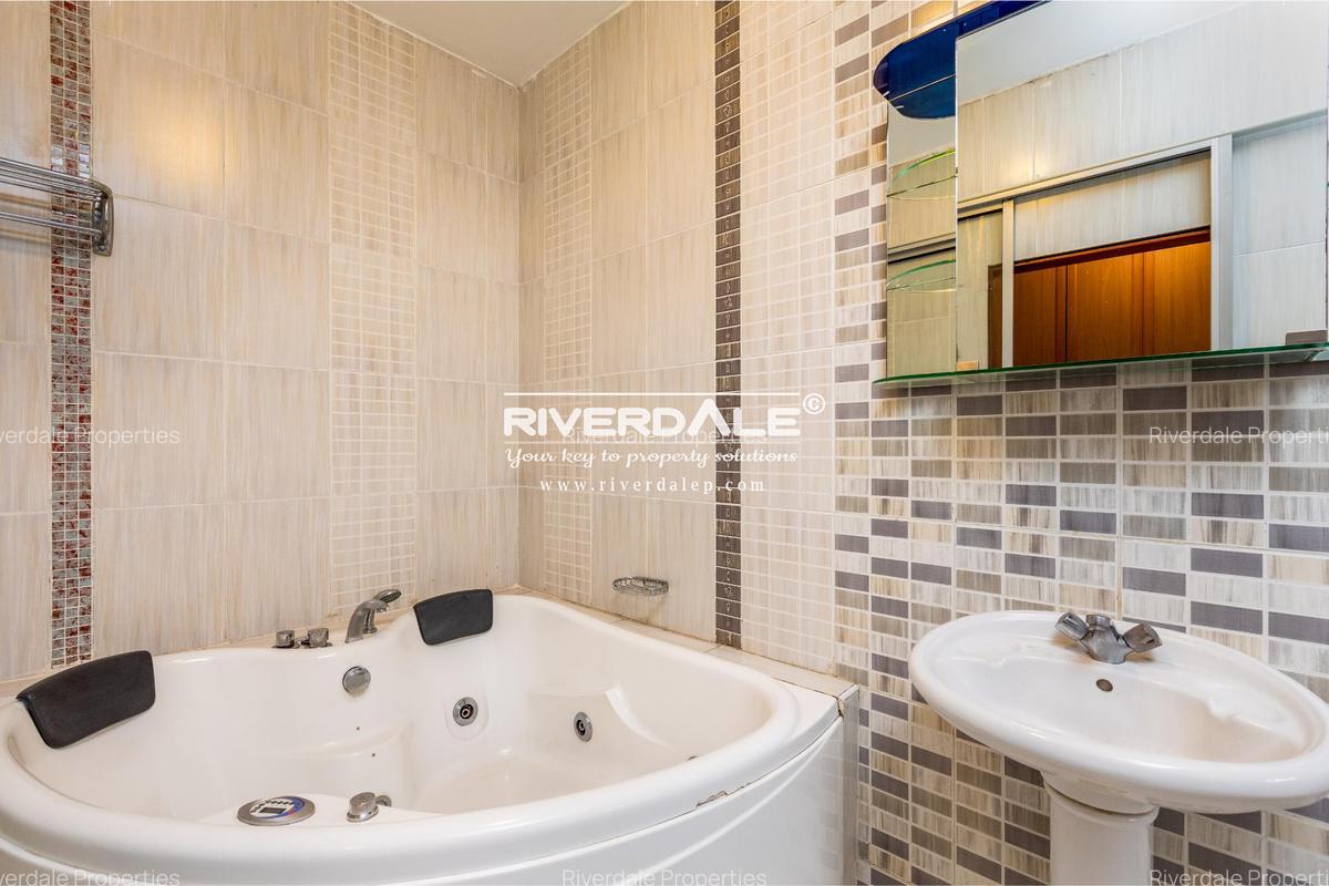 5 Bed Villa with En Suite in Lavington - 12