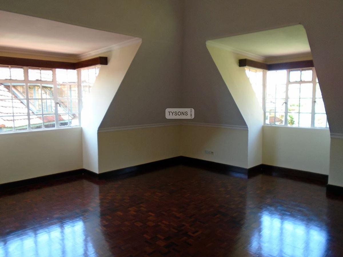 3 Bed Apartment with En Suite in Lavington - 7