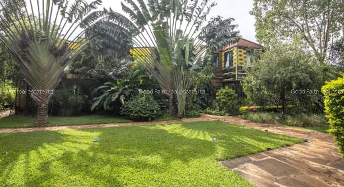 5 Bed House with En Suite in Runda - 2