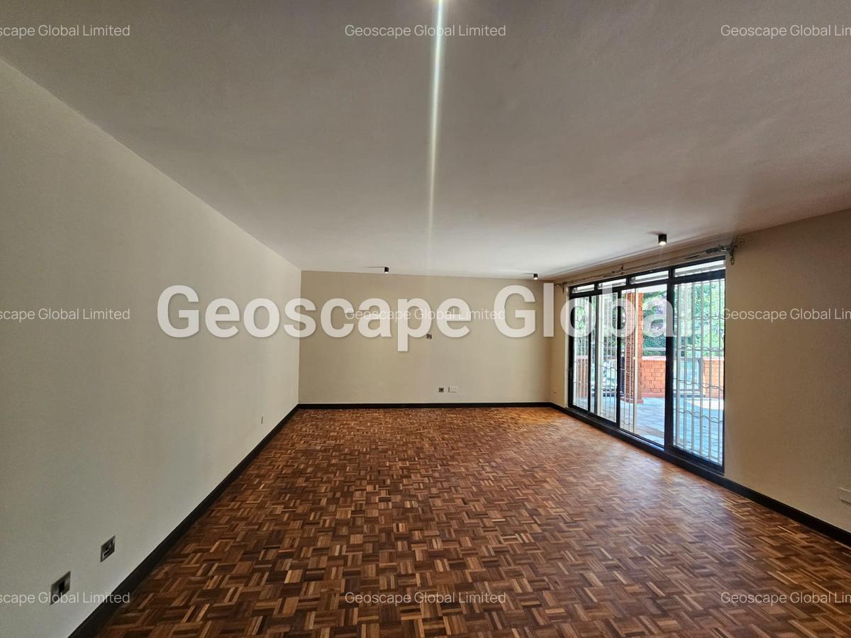 5 Bed House with En Suite in Spring Valley - 4