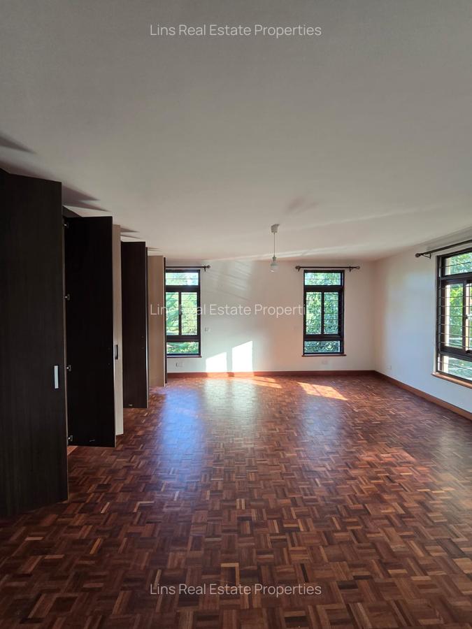 5 Bed Townhouse with En Suite in Lavington - 16