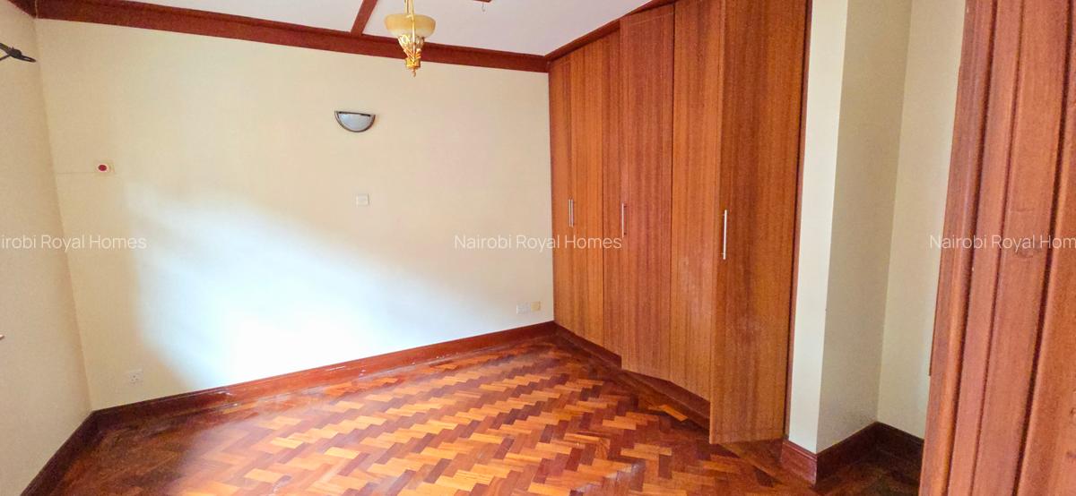 4 Bed Townhouse with En Suite at Lavington Closet - 15
