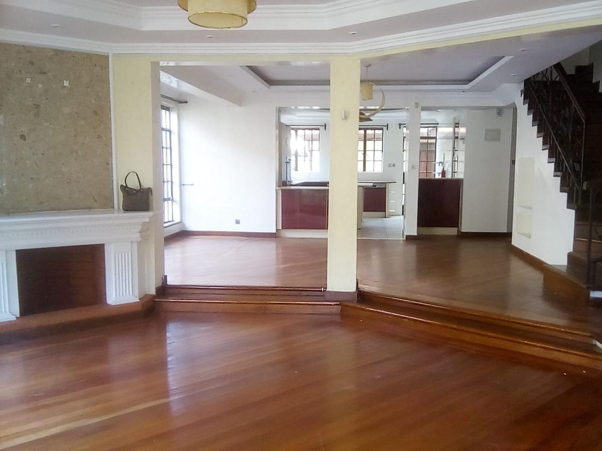 4 Bed Villa with En Suite in Lavington - 2