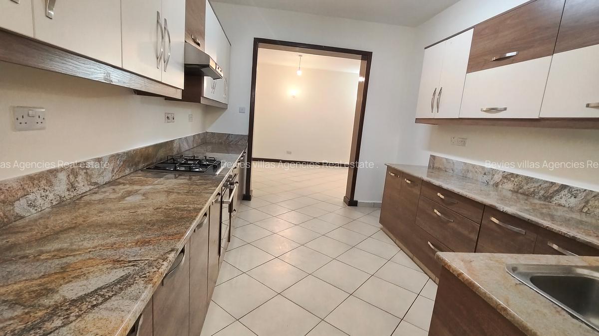 2 Bed Apartment with En Suite at Brookside - 12