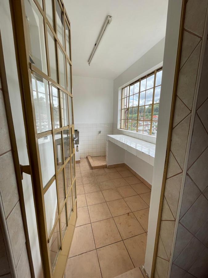 3 Bed Apartment with En Suite in Brookside - 6