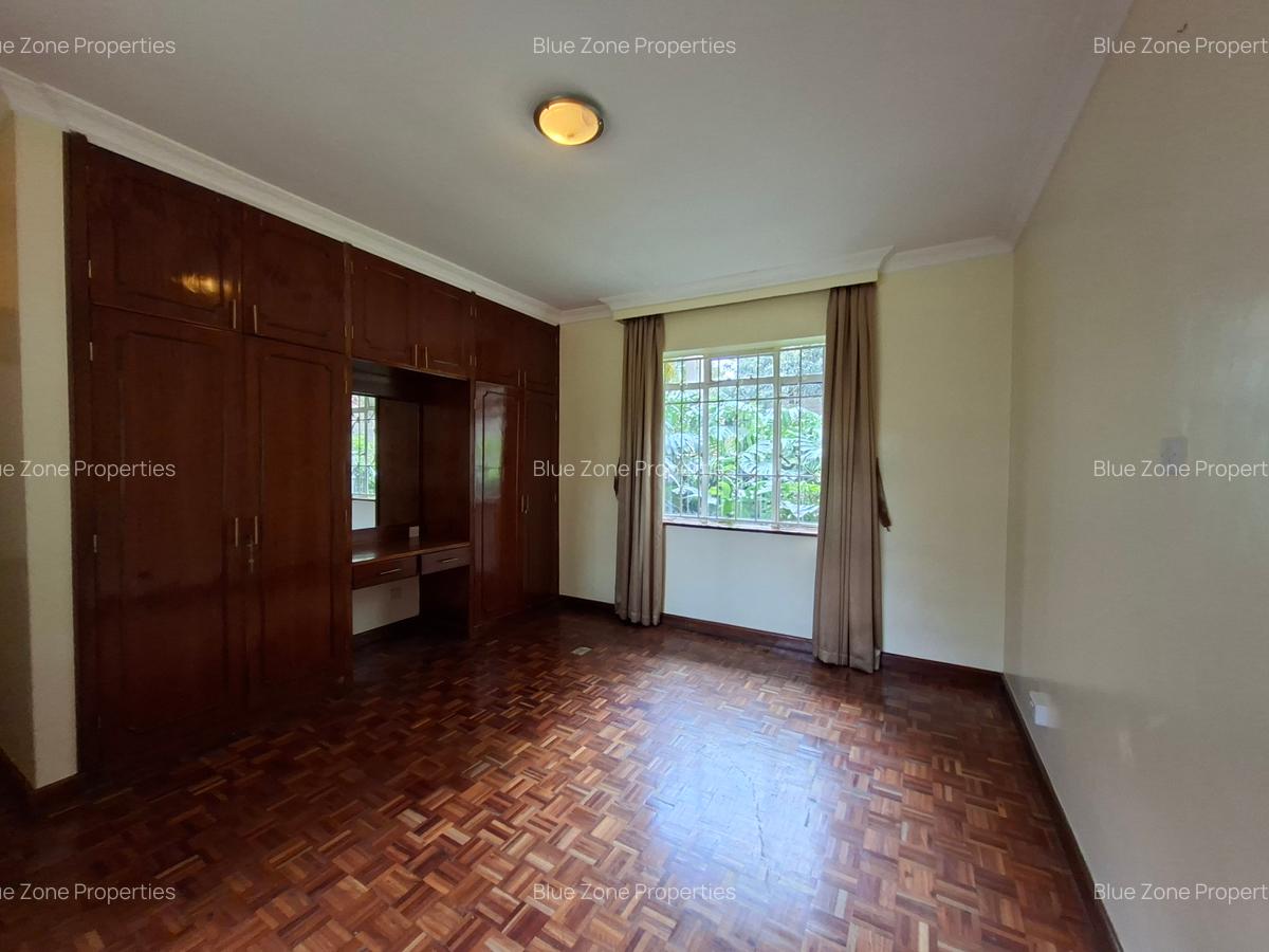 4 Bed House with En Suite at Off Mimosa Rd - 11