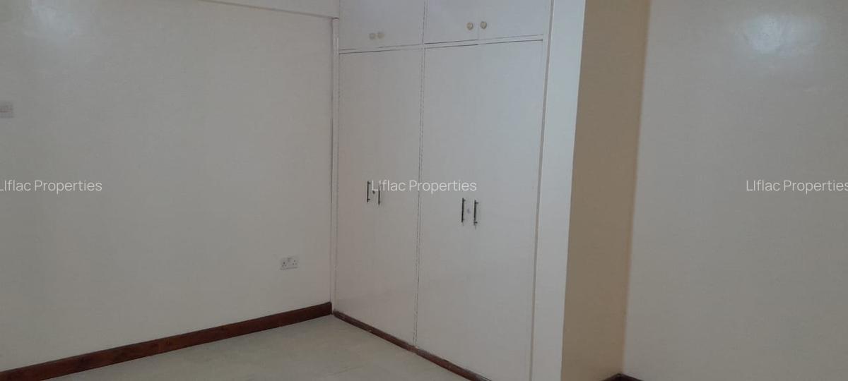 4 Bed Apartment with En Suite in Parklands - 10