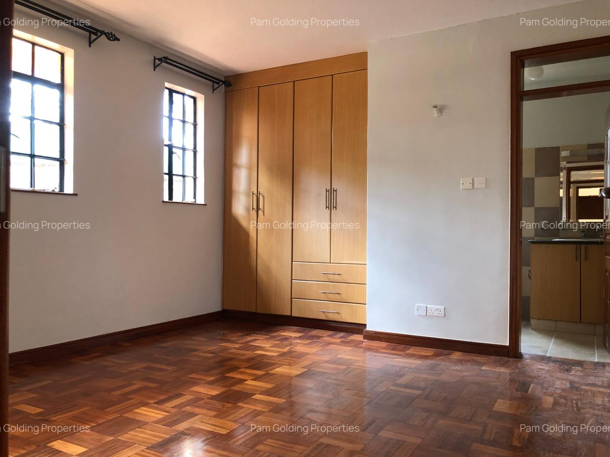 4 Bed House with En Suite in Runda - 13