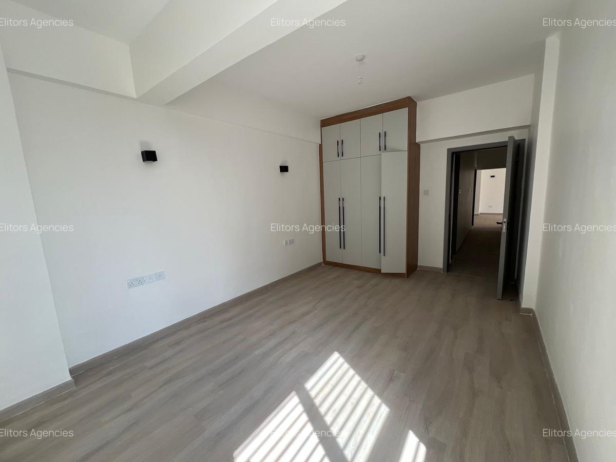 4 Bed Apartment with En Suite at 5Th Parklands - 16