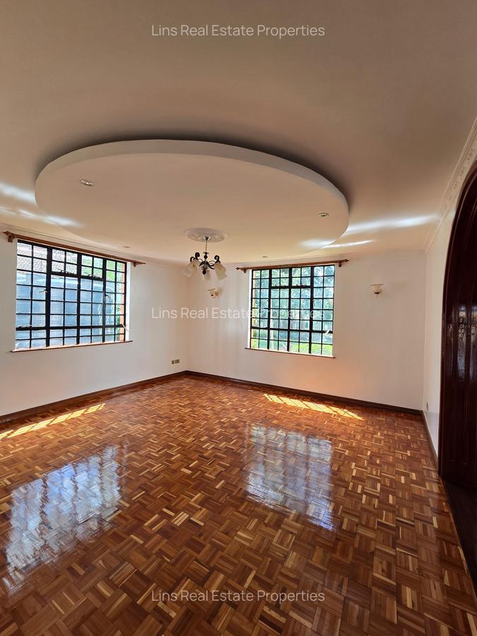 5 Bed House with En Suite in Runda - 8
