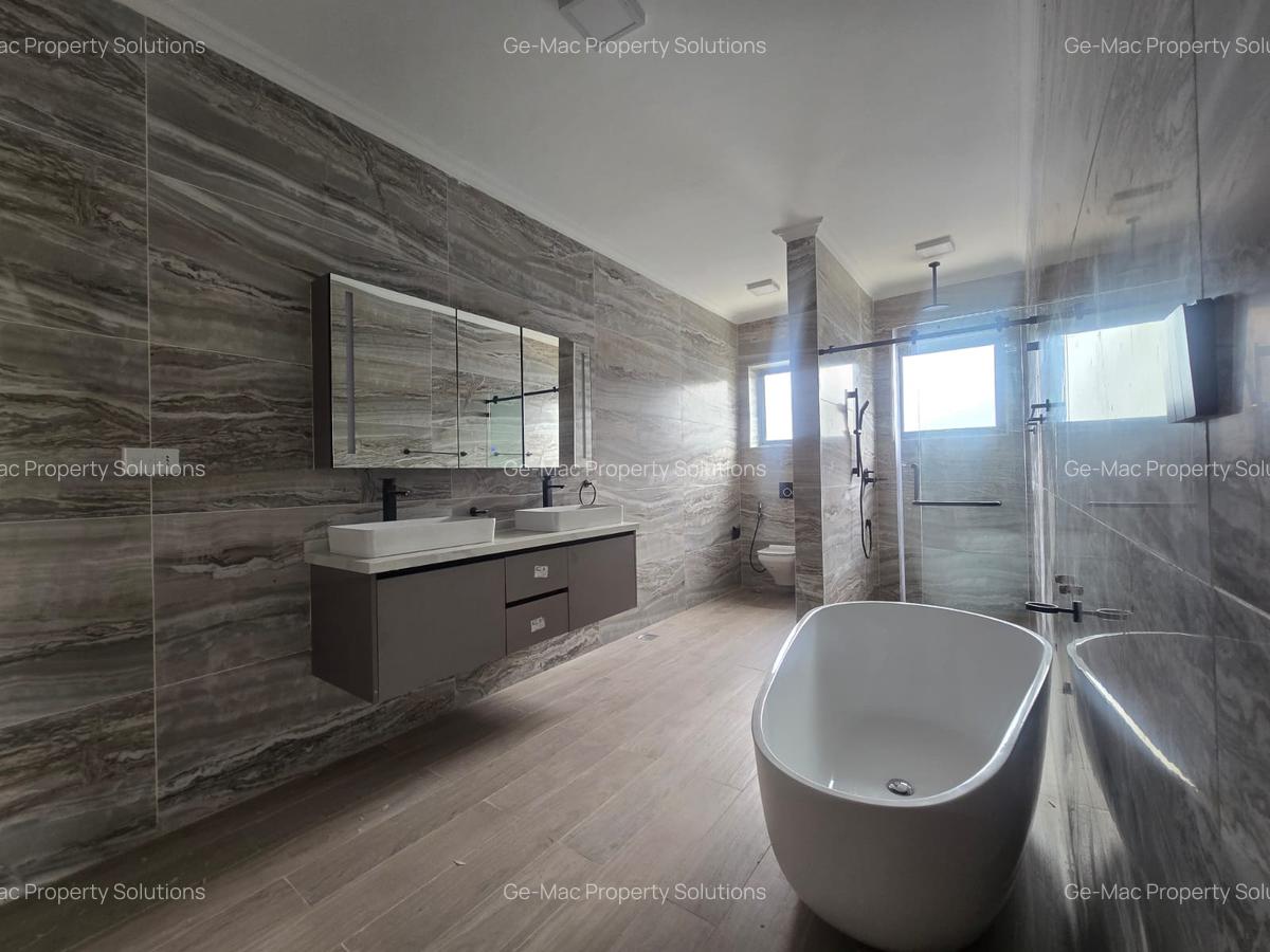 5 Bed House with En Suite in Lavington - 6