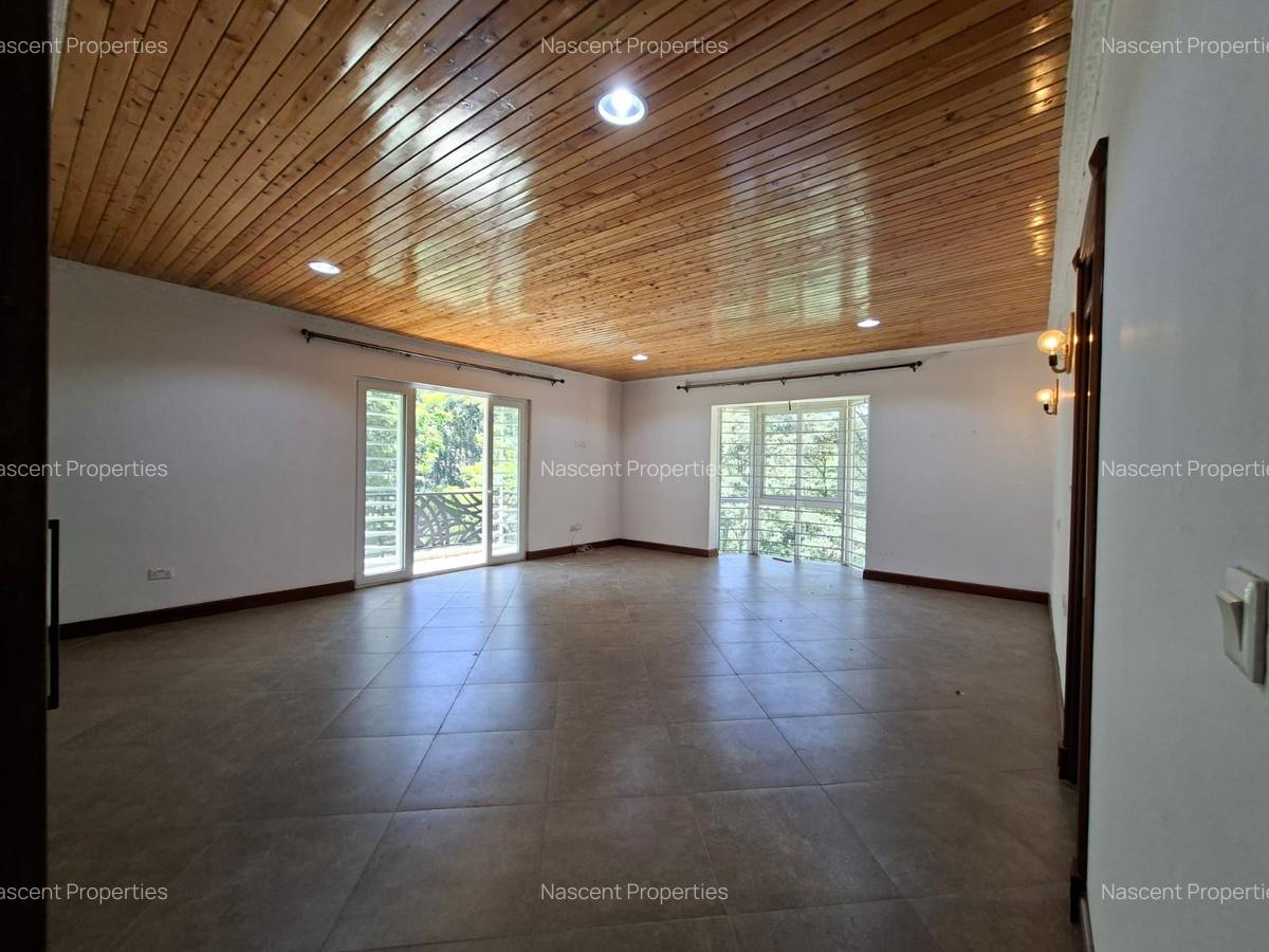 5 Bed House with En Suite in Rosslyn - 16