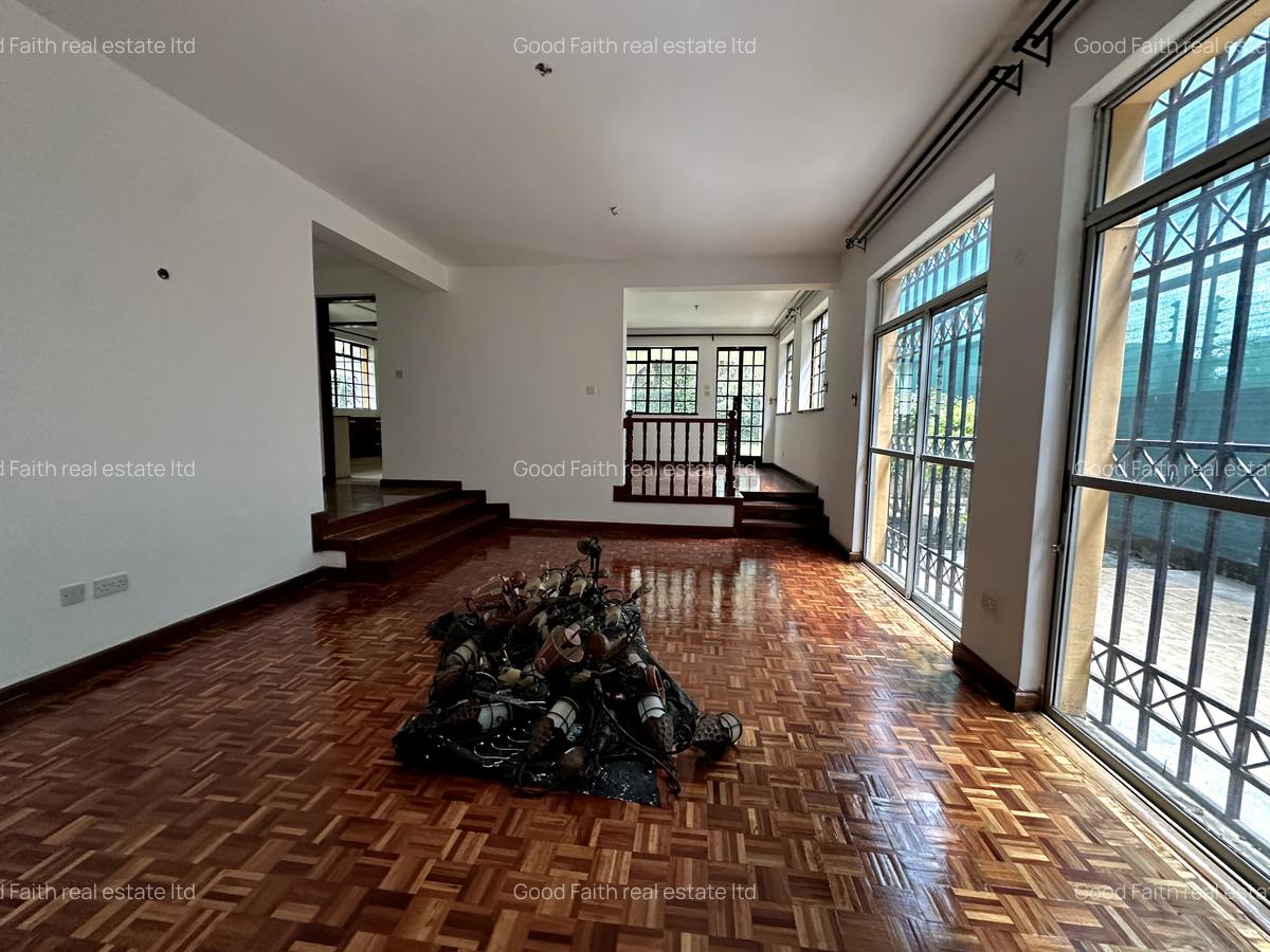 4 Bed Townhouse with En Suite in Lavington - 3