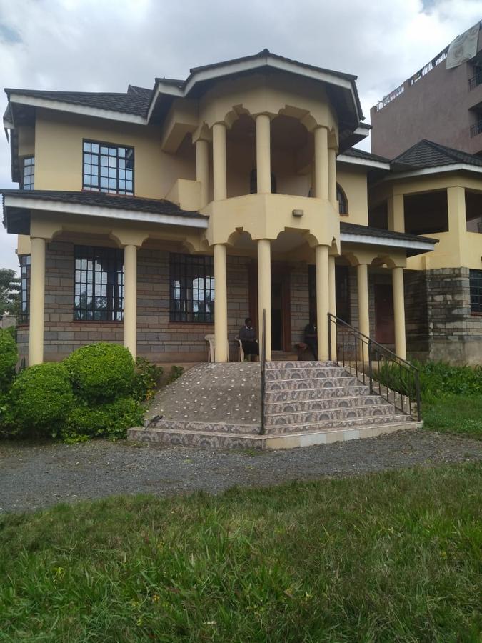 5 Bed Villa with En Suite at Garden Estate Road - 2