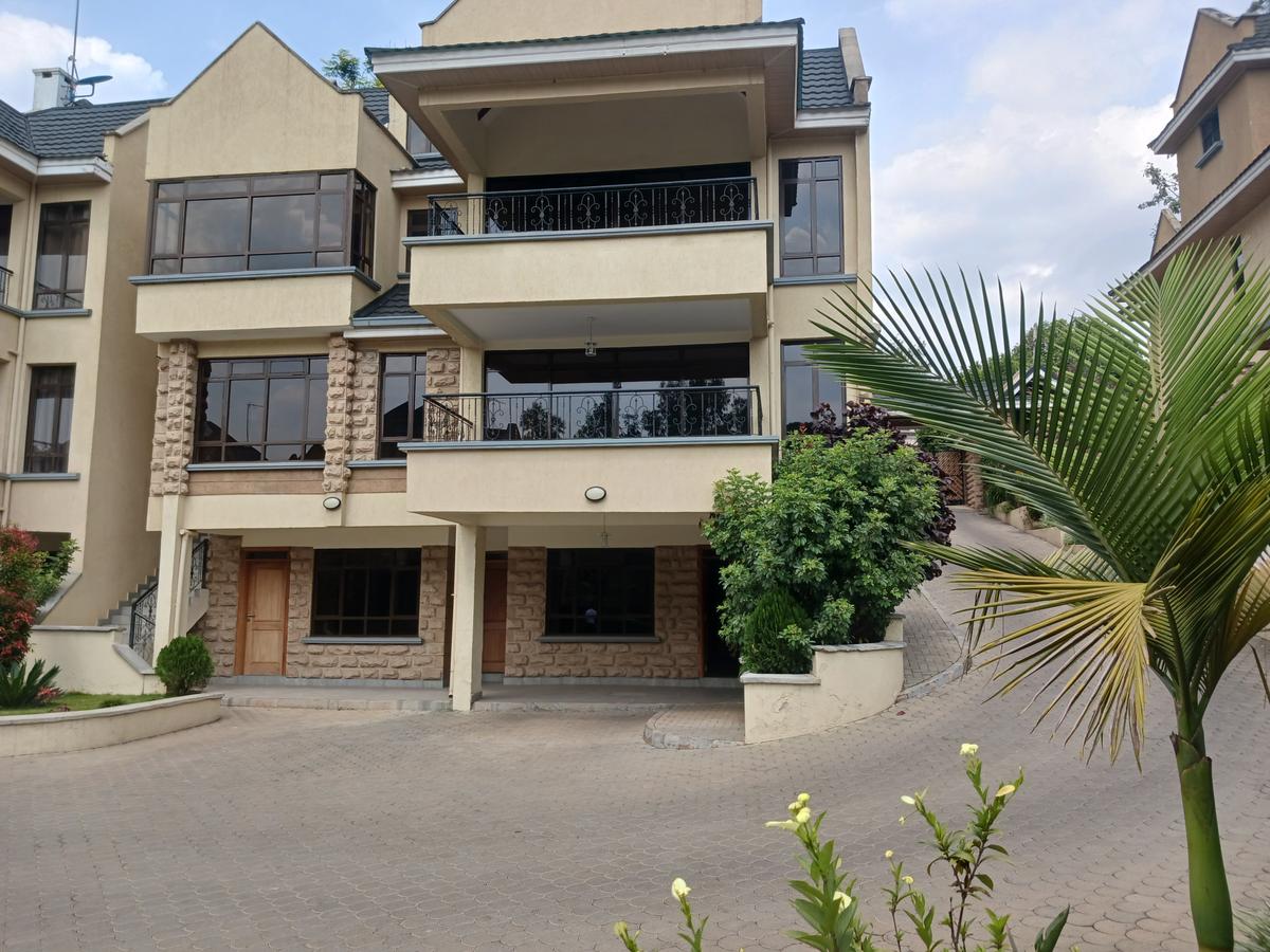 5 Bed House with En Suite at Lavington - 2