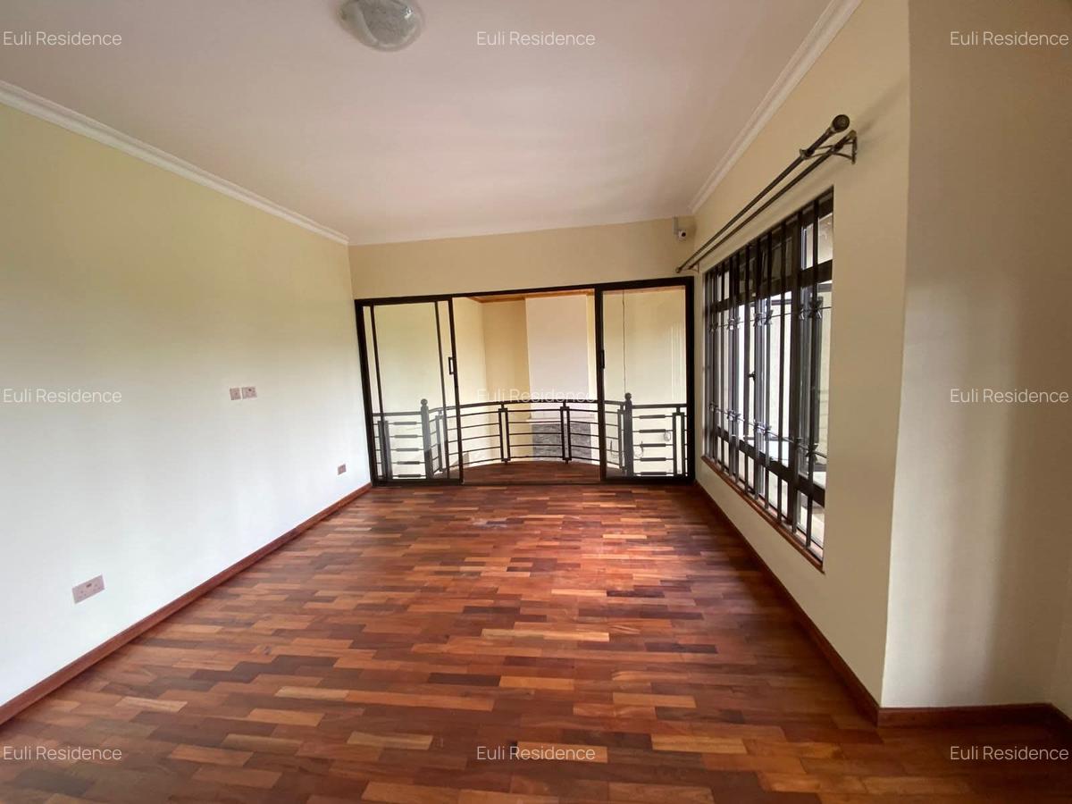 5 Bed Townhouse with En Suite at Runda Drive - 4
