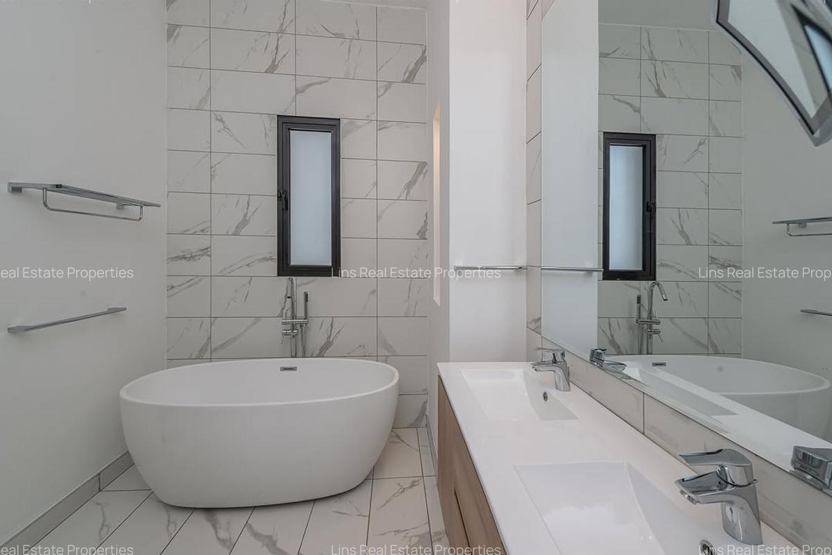 Serviced 1 Bed Apartment with En Suite in Rosslyn - 14