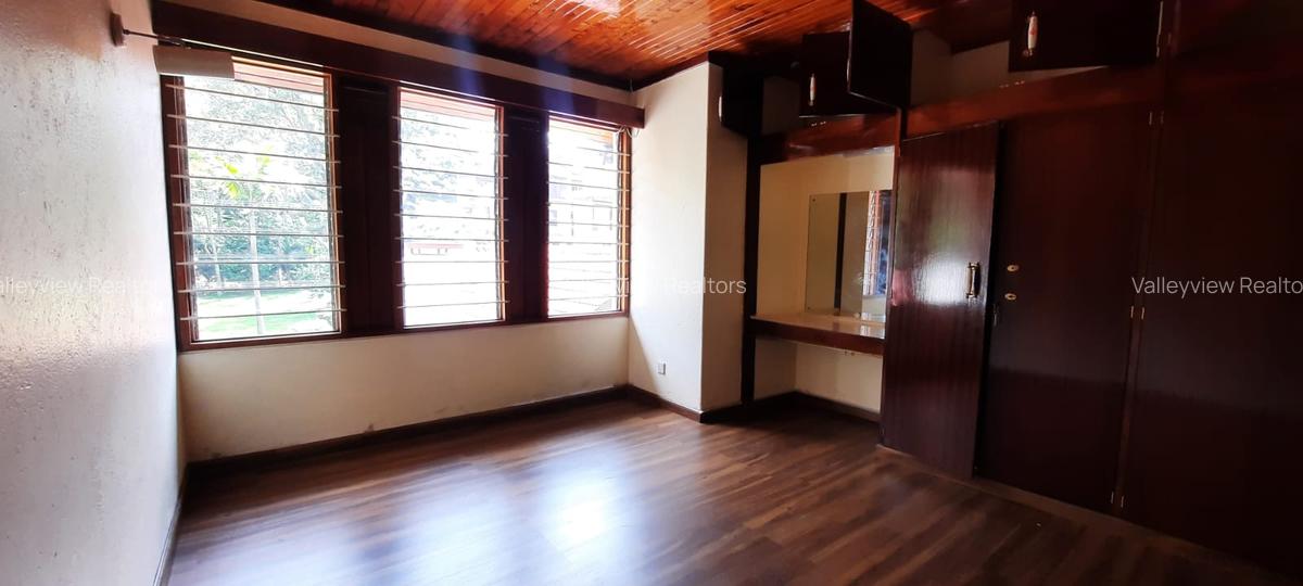 3 Bed House with En Suite at Lavington - 3