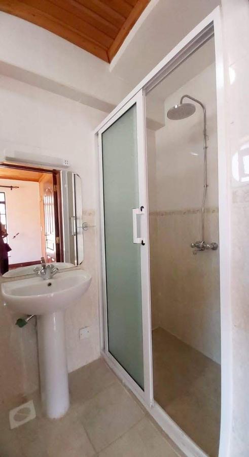 5 Bed Townhouse with En Suite at Lavington - 10