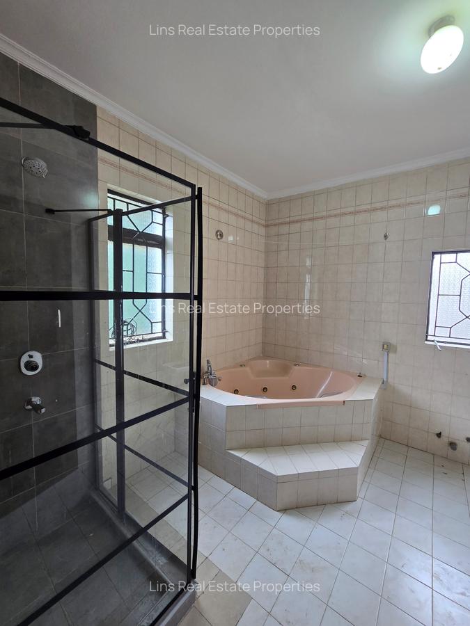 5 Bed Townhouse with En Suite in Lavington - 17